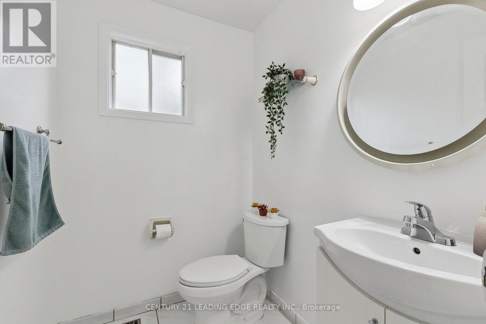 18 CHARLTON CRES