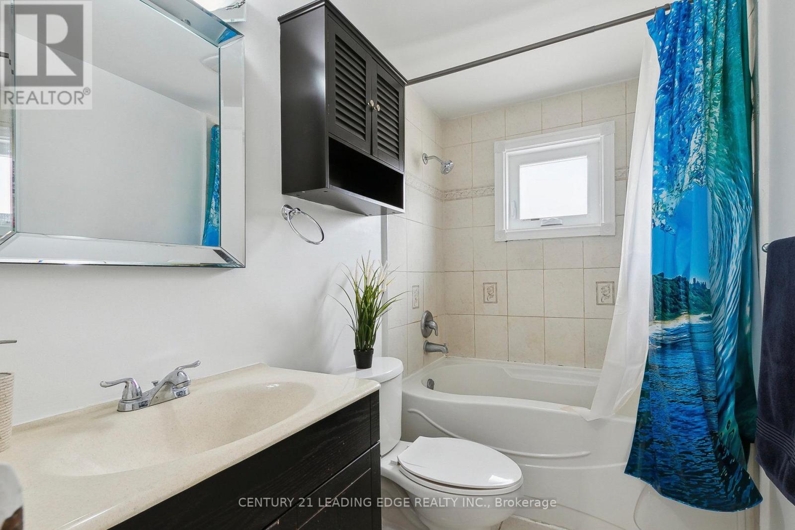 18 CHARLTON CRES