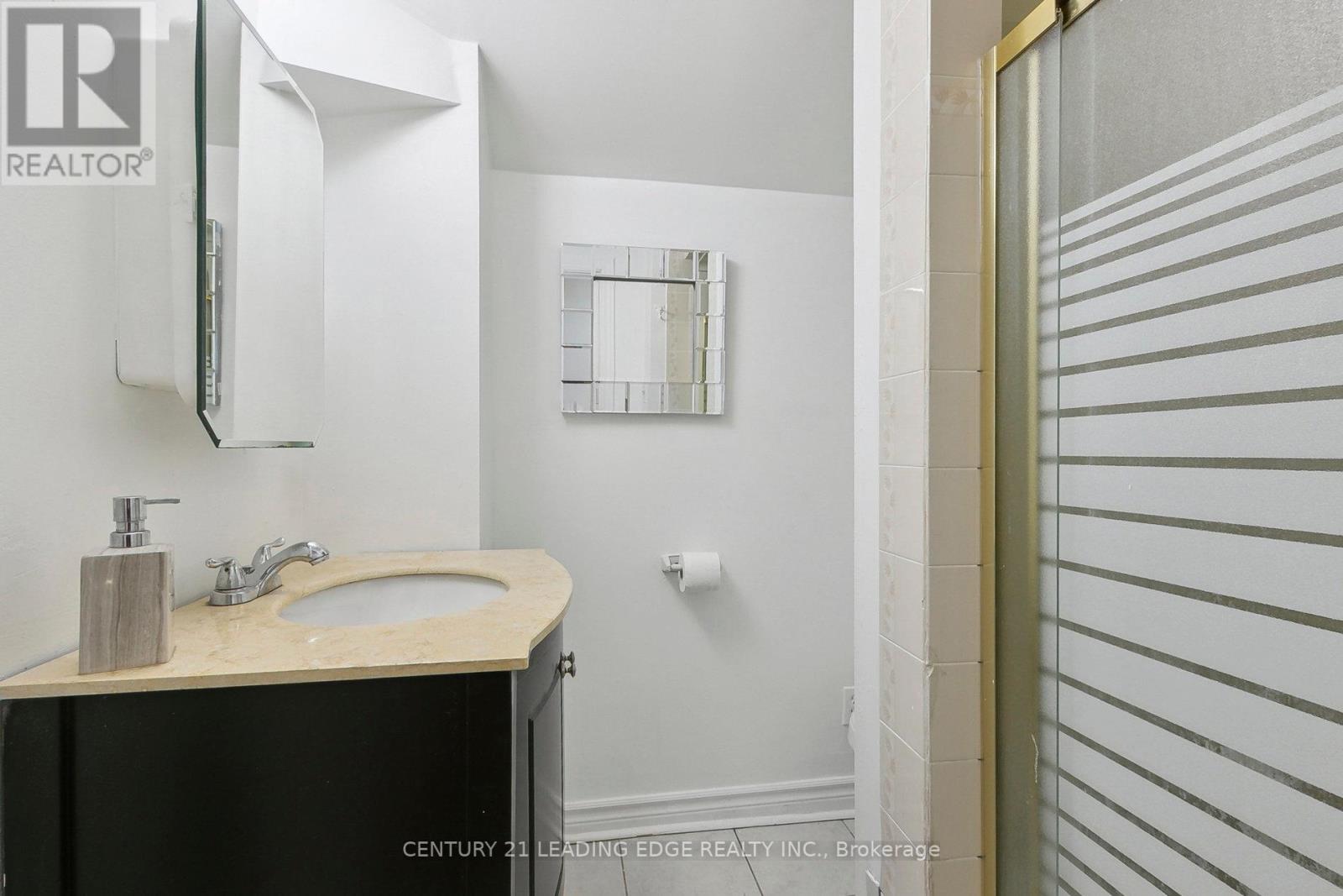 18 CHARLTON CRES