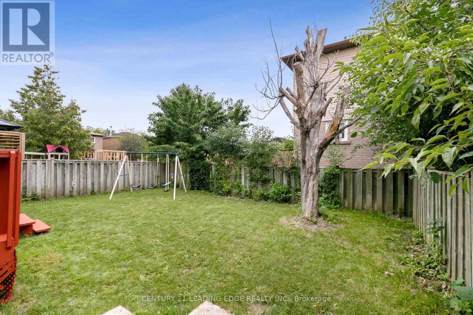 18 CHARLTON CRES