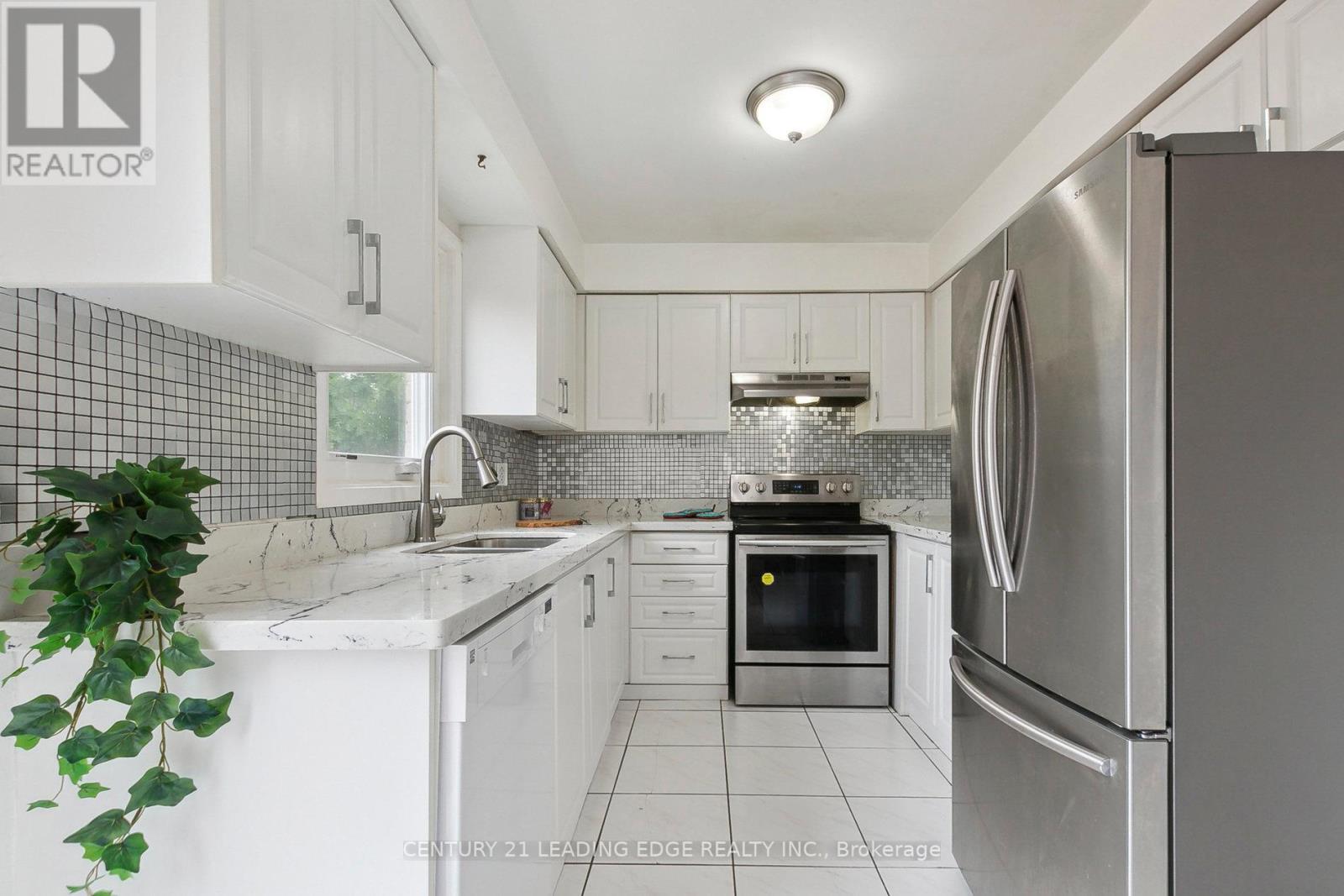 18 CHARLTON CRES