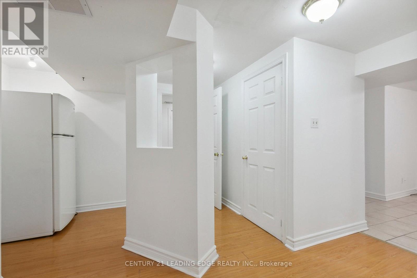 18 CHARLTON CRES