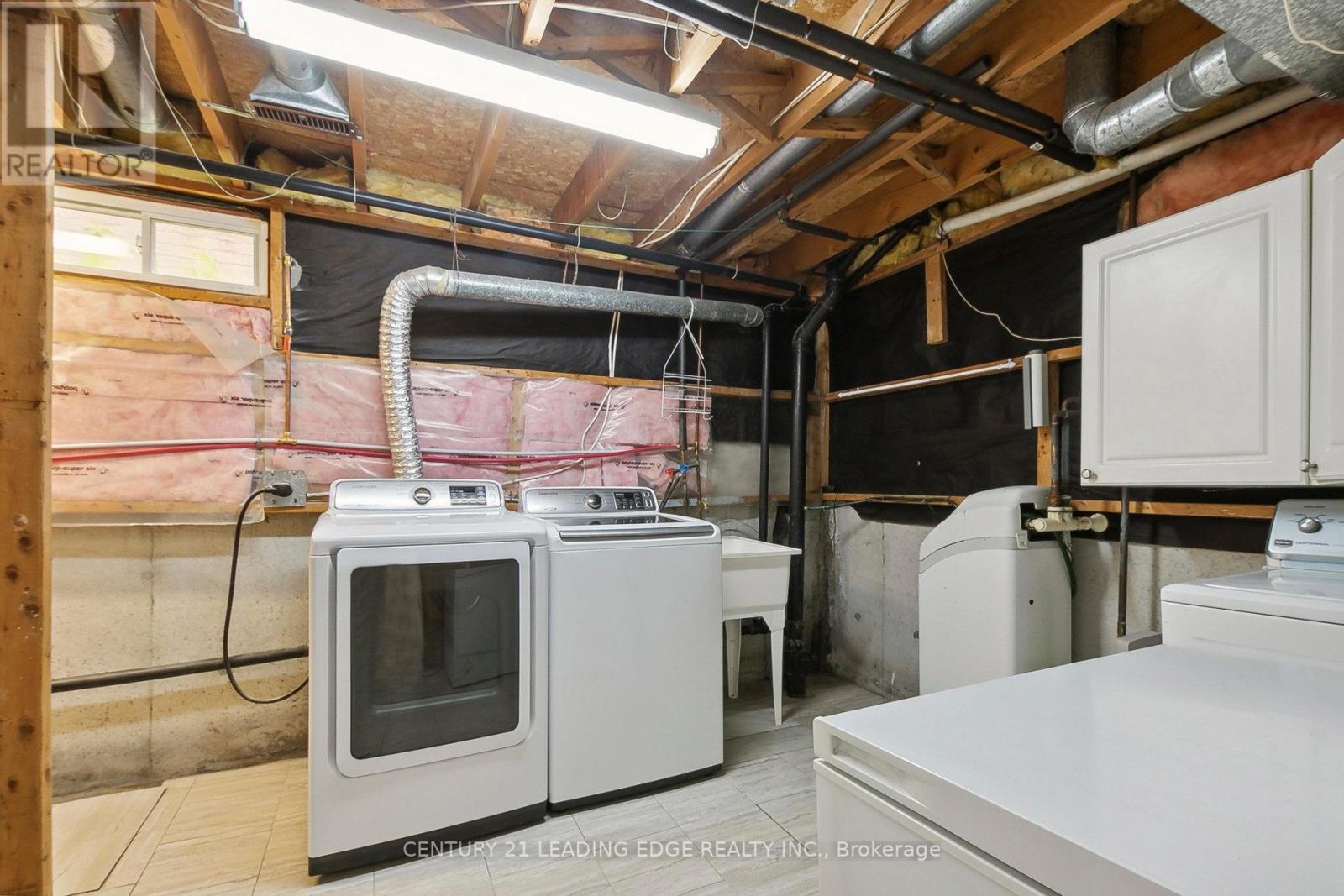 18 CHARLTON CRES