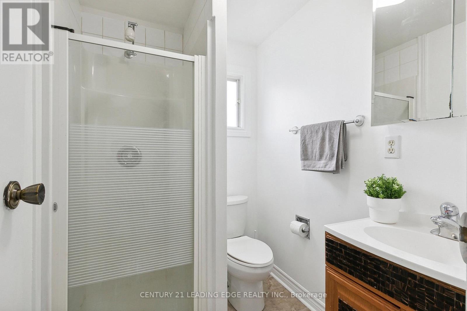 18 CHARLTON CRES