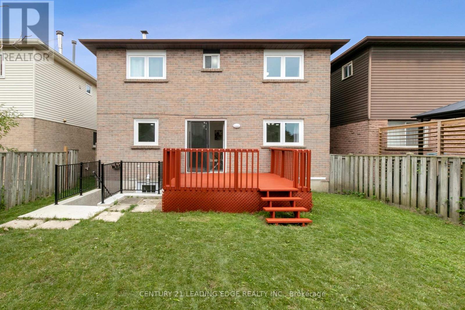 18 CHARLTON CRES