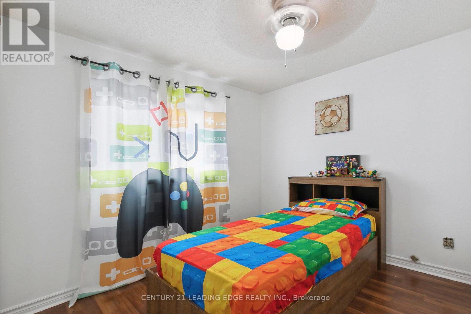 18 CHARLTON CRES