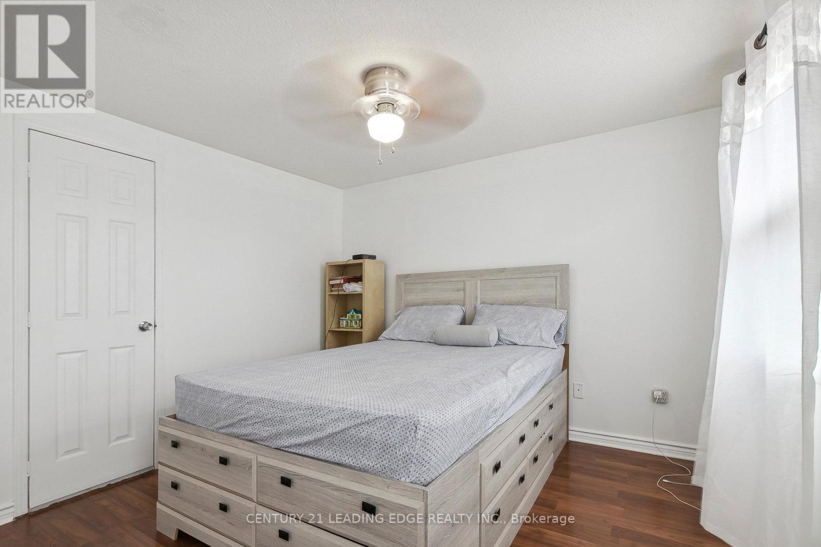 18 CHARLTON CRES