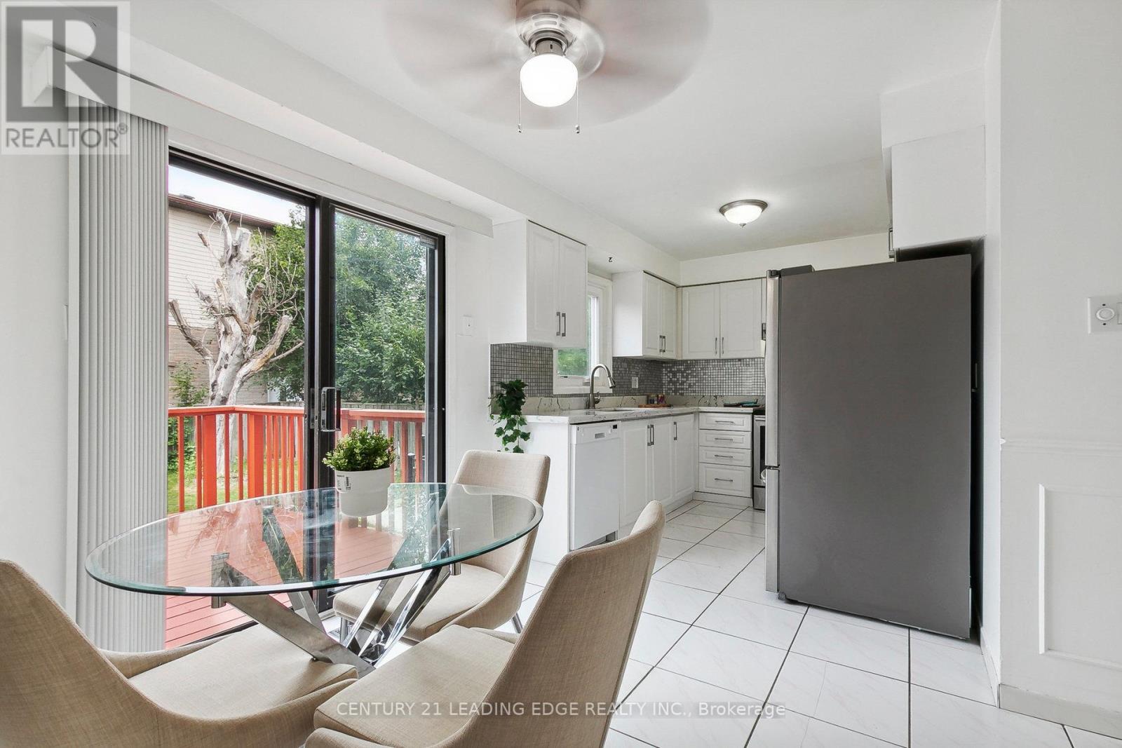 18 CHARLTON CRES