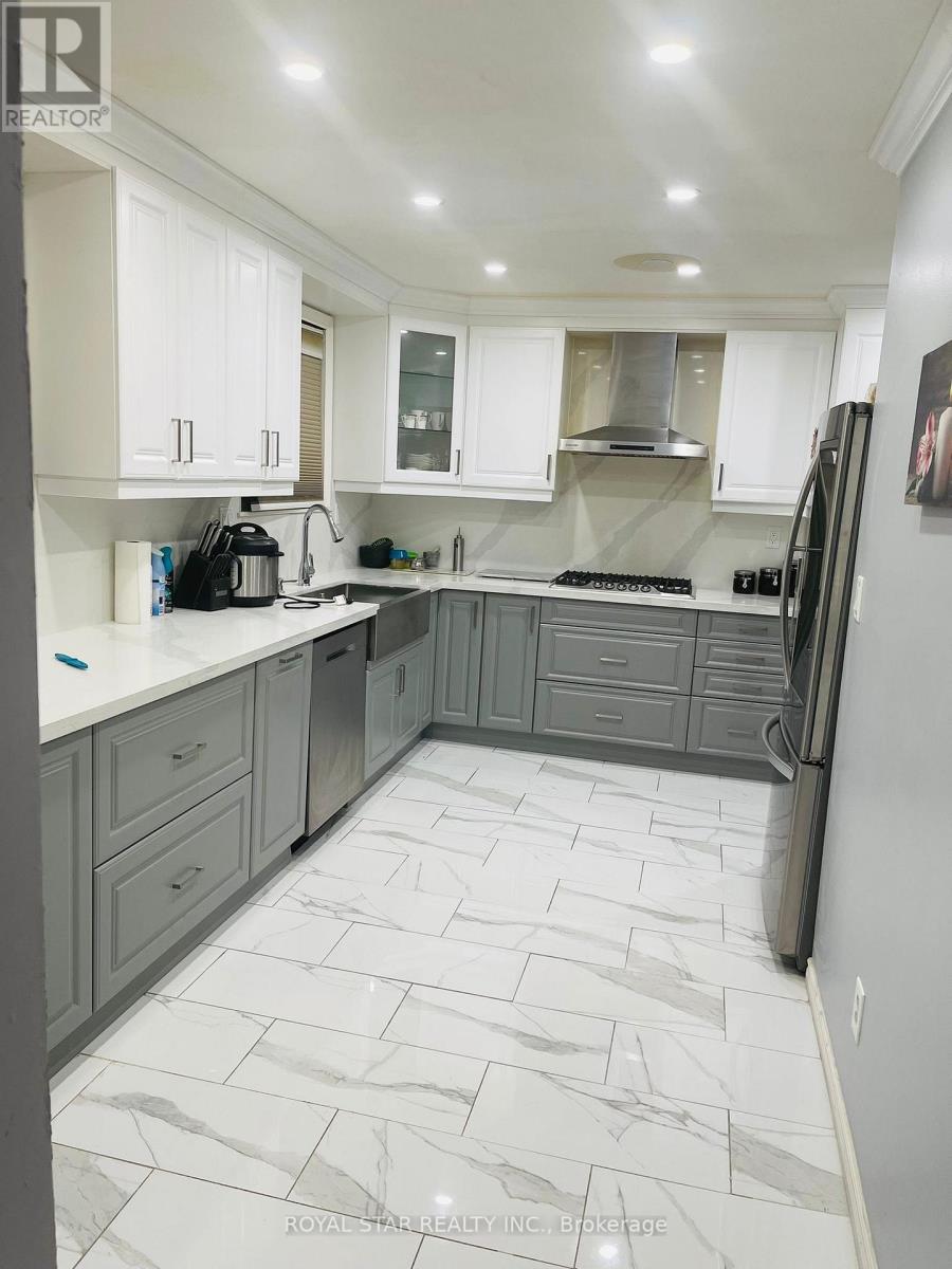 #UPPER -334 LORINDALE DR, #Upper