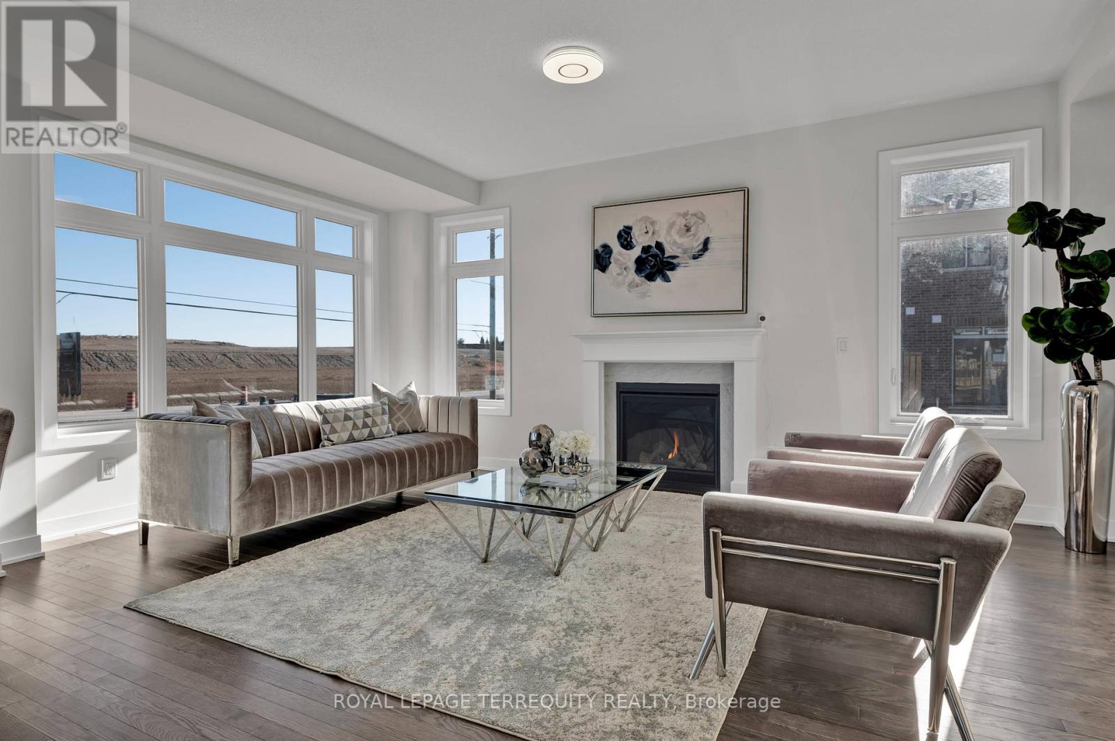 1071 DYAS AVE