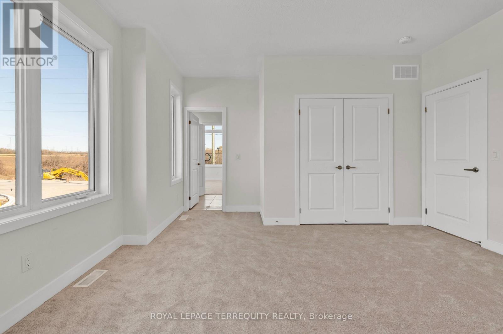 1071 DYAS AVE