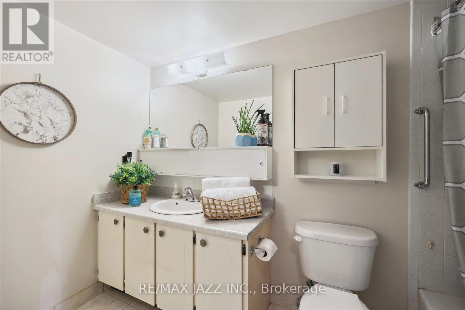 ##206 -120 ELGIN ST W, ##206