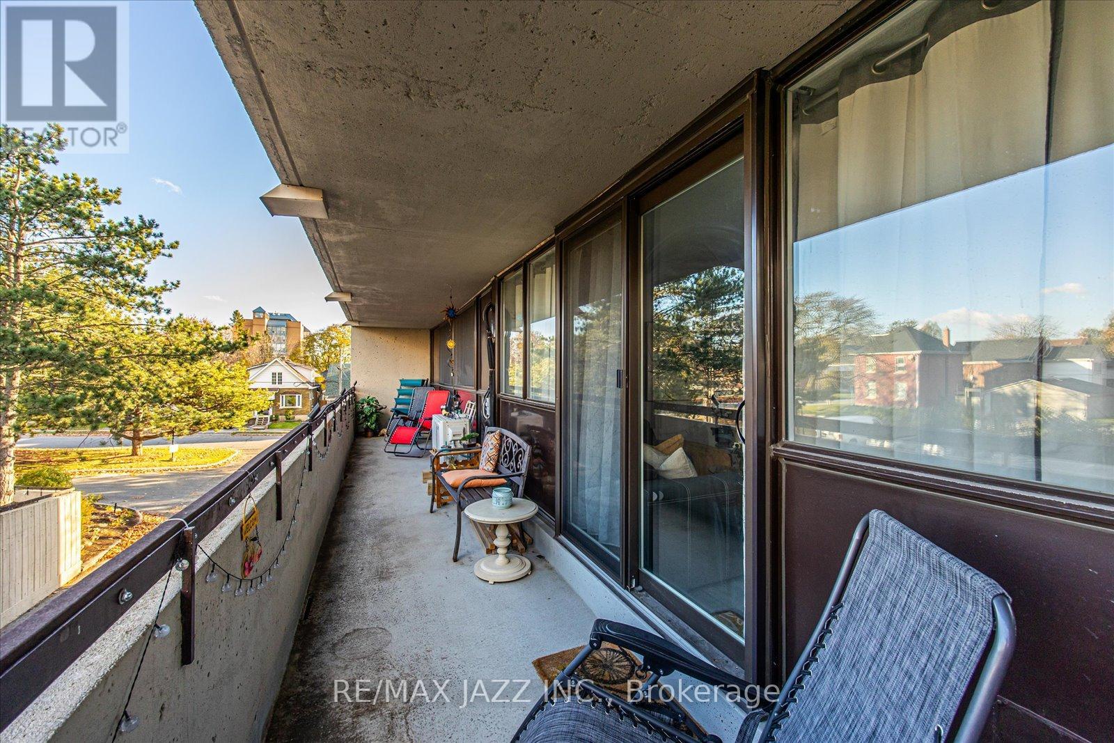 ##206 -120 ELGIN ST W, ##206