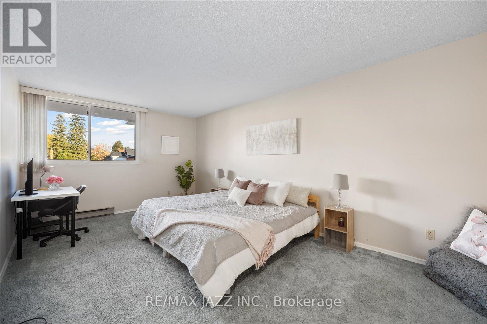 ##206 -120 ELGIN ST W, ##206