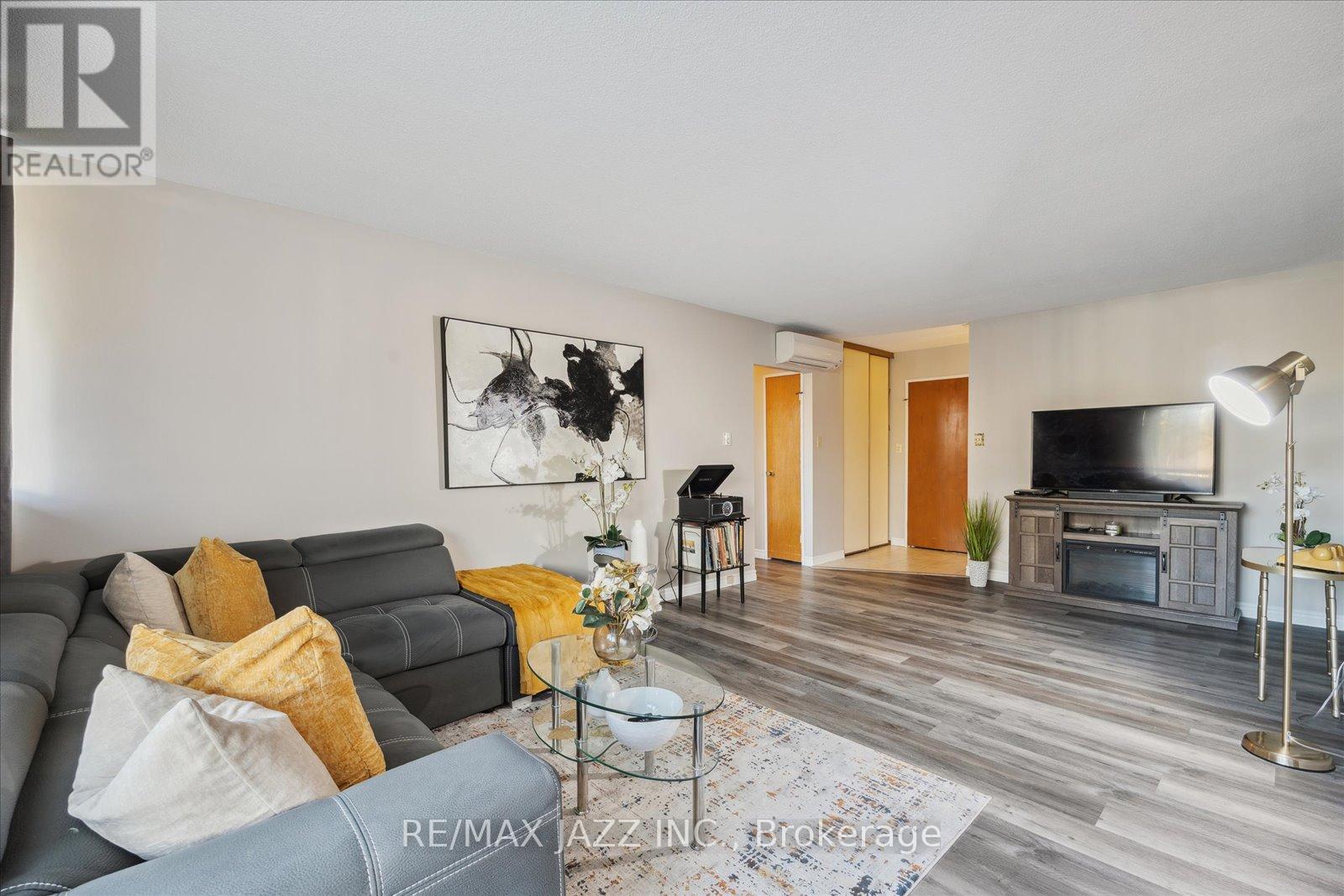 ##206 -120 ELGIN ST W, ##206