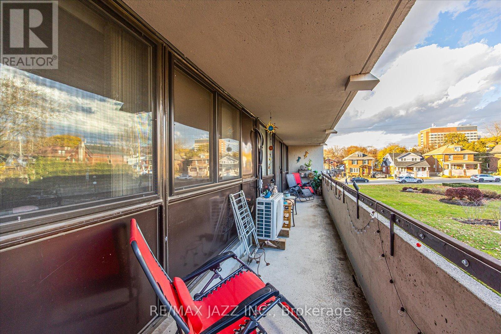 ##206 -120 ELGIN ST W, ##206