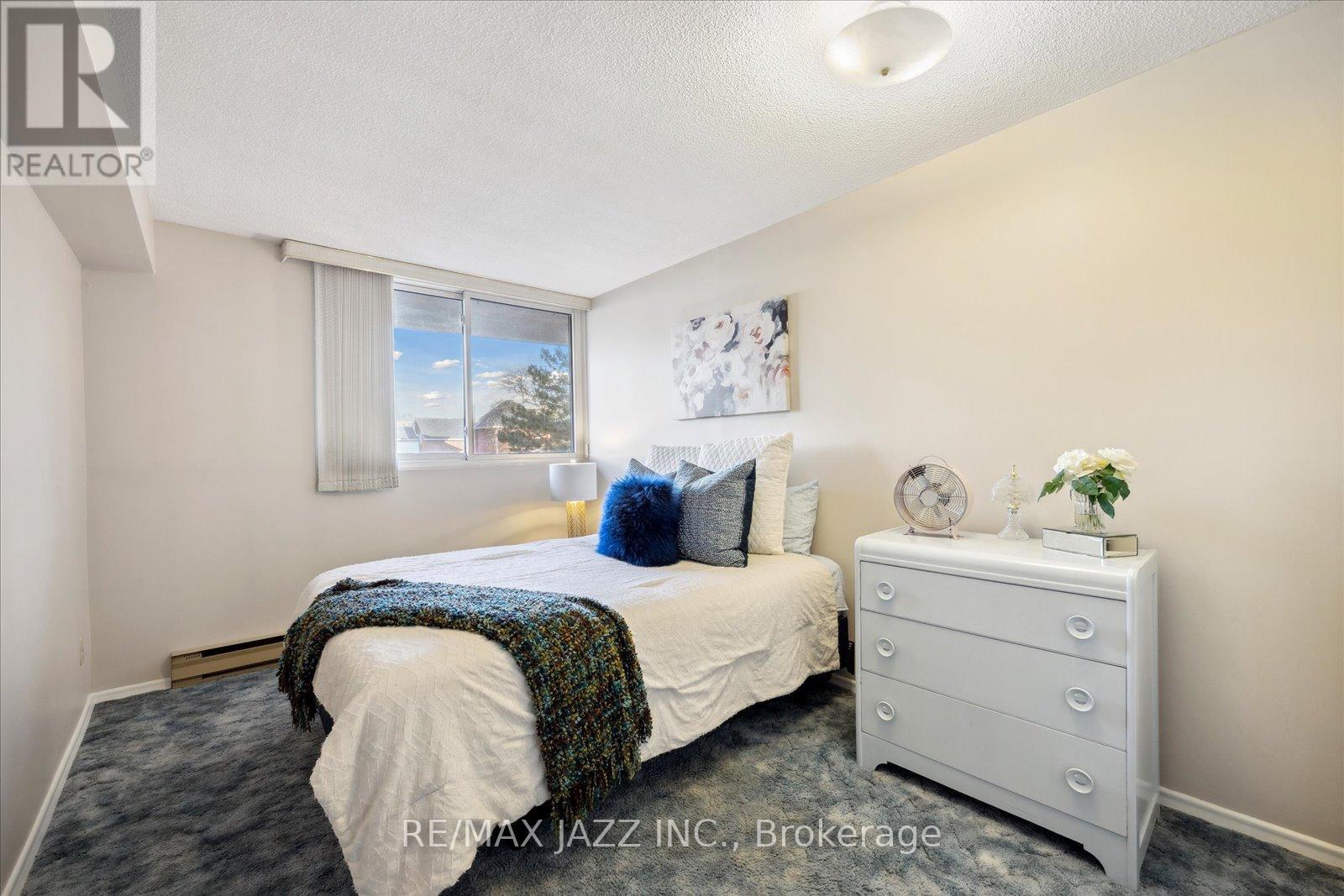 ##206 -120 ELGIN ST W, ##206