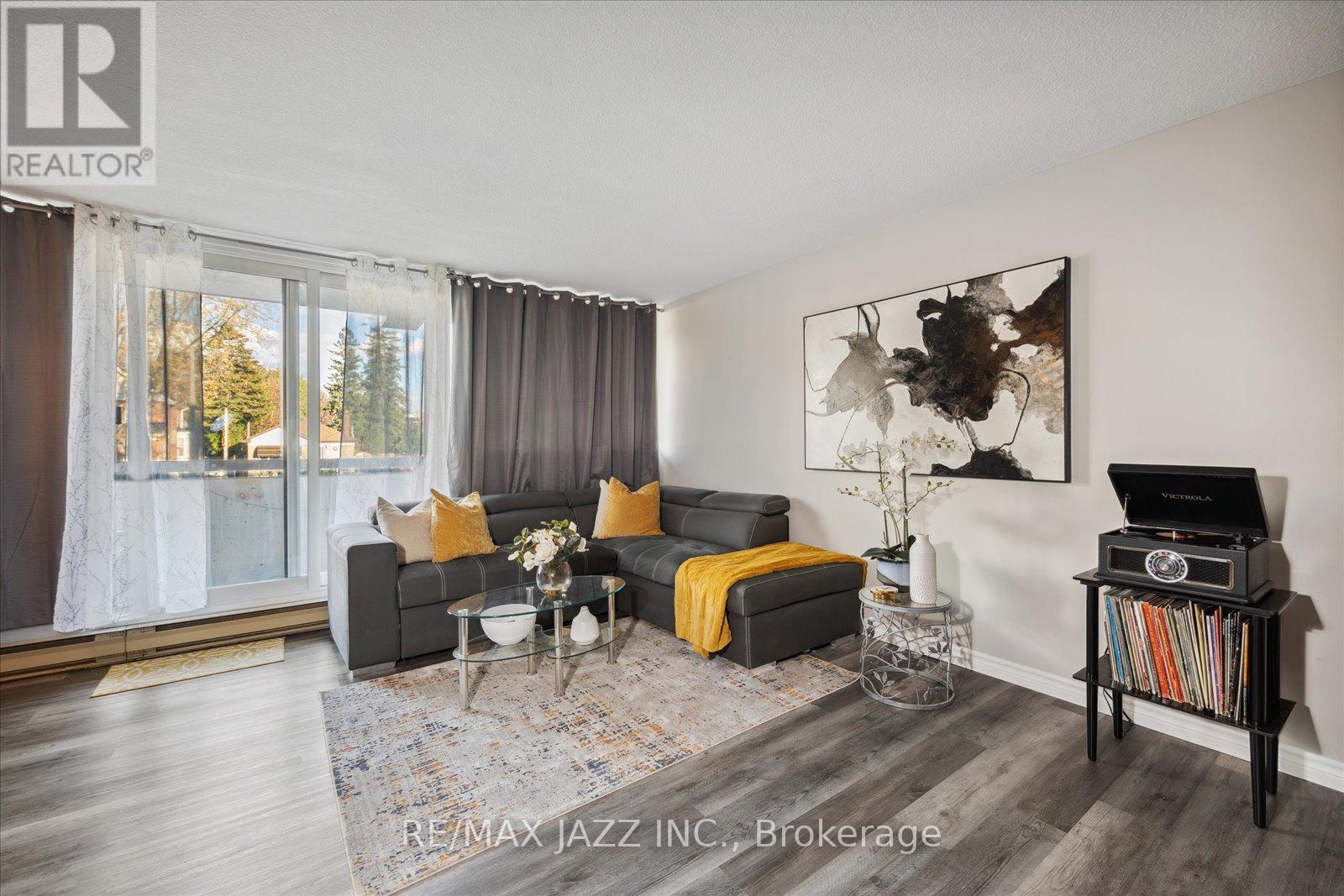 ##206 -120 ELGIN ST W, ##206