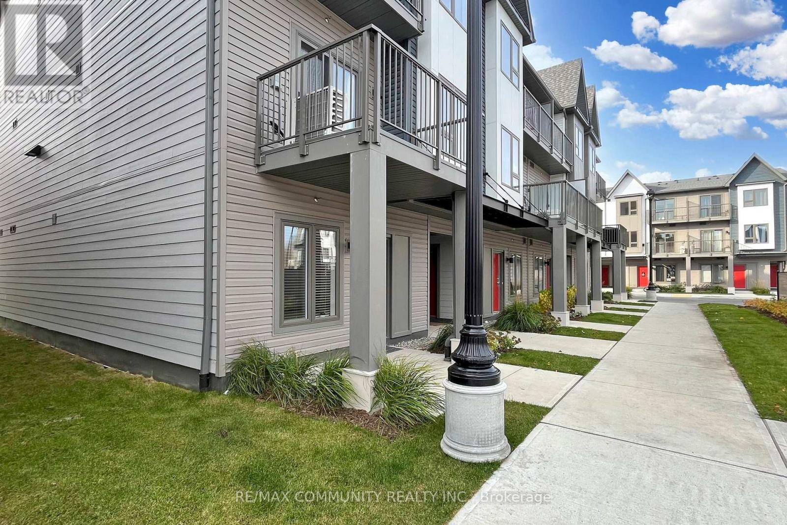 #201 -2635 WILLIAM JACKSON DR, #201
