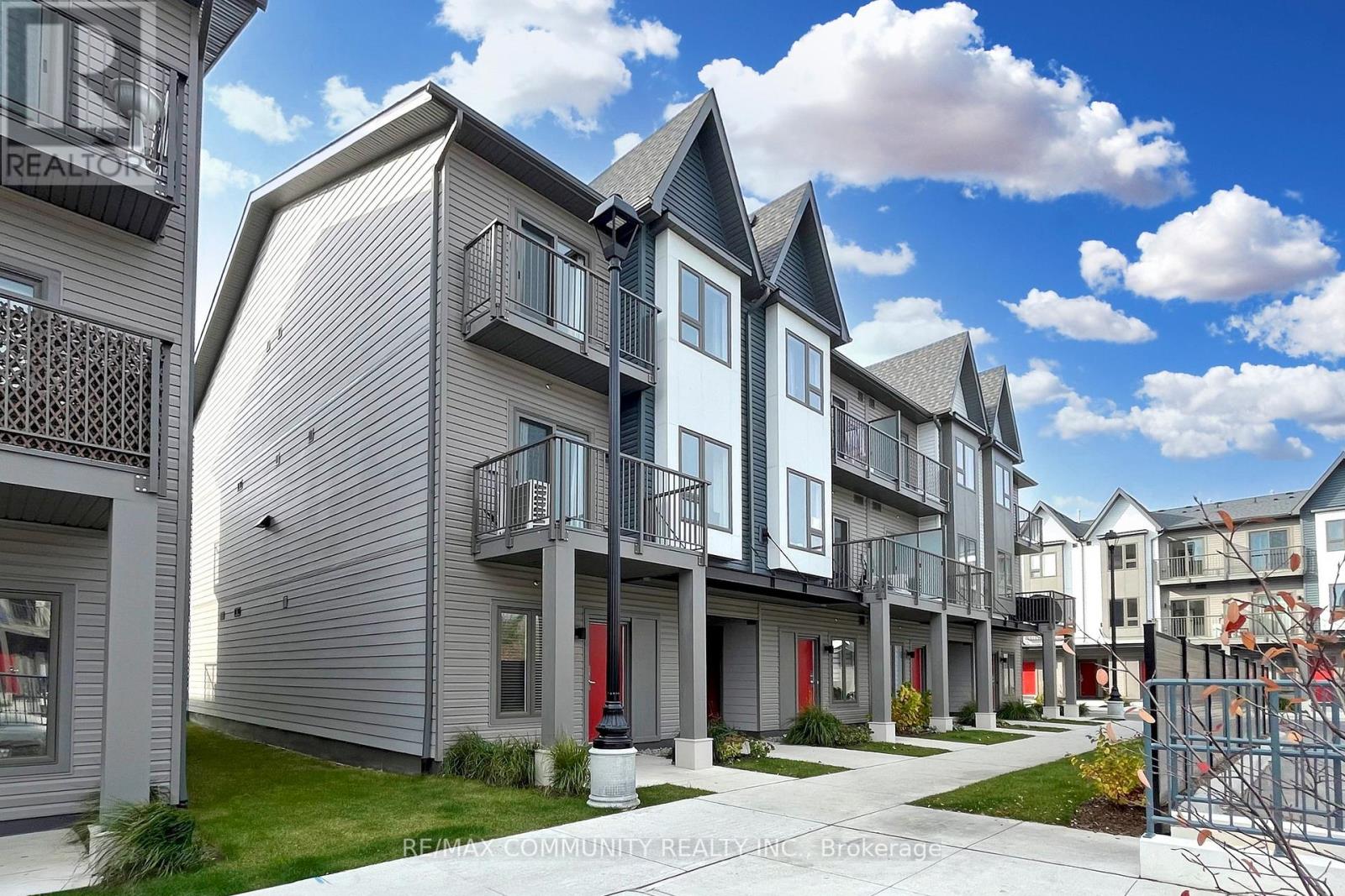 #201 -2635 WILLIAM JACKSON DR, #201