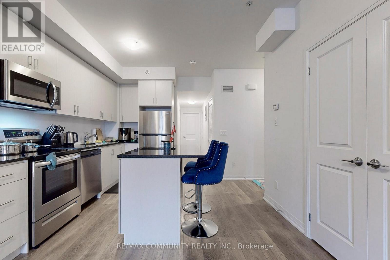 #201 -2635 WILLIAM JACKSON DR, #201