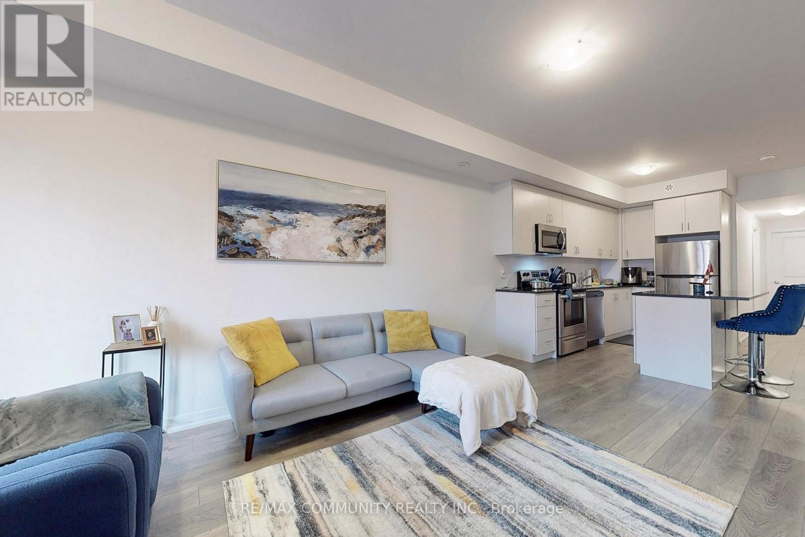 #201 -2635 WILLIAM JACKSON DR, #201