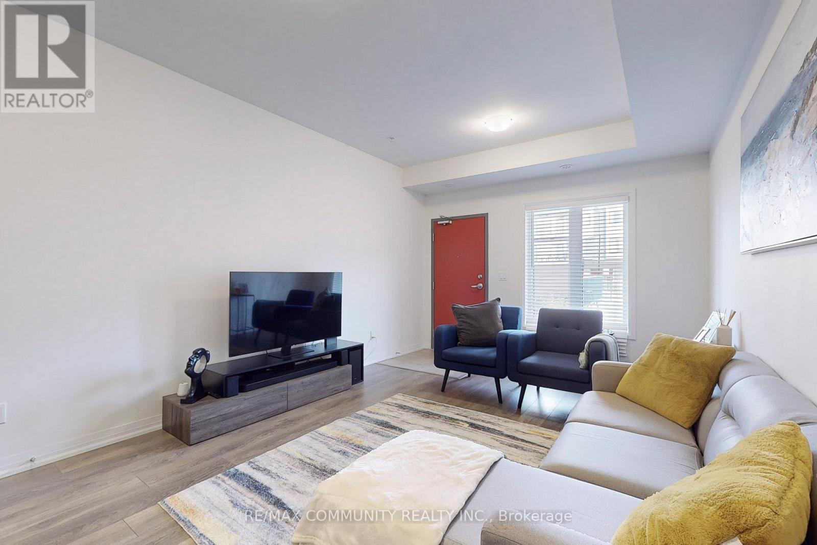 #201 -2635 WILLIAM JACKSON DR, #201