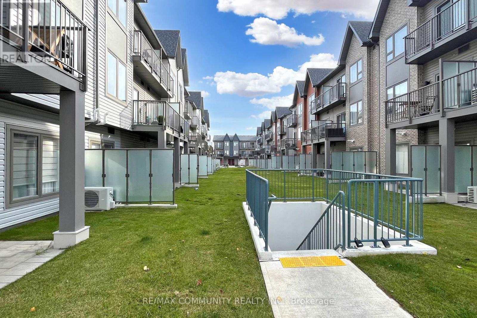 #201 -2635 WILLIAM JACKSON DR, #201