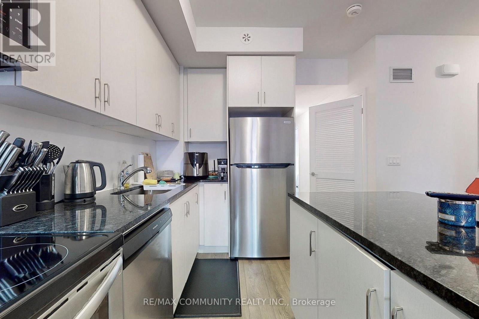 #201 -2635 WILLIAM JACKSON DR, #201