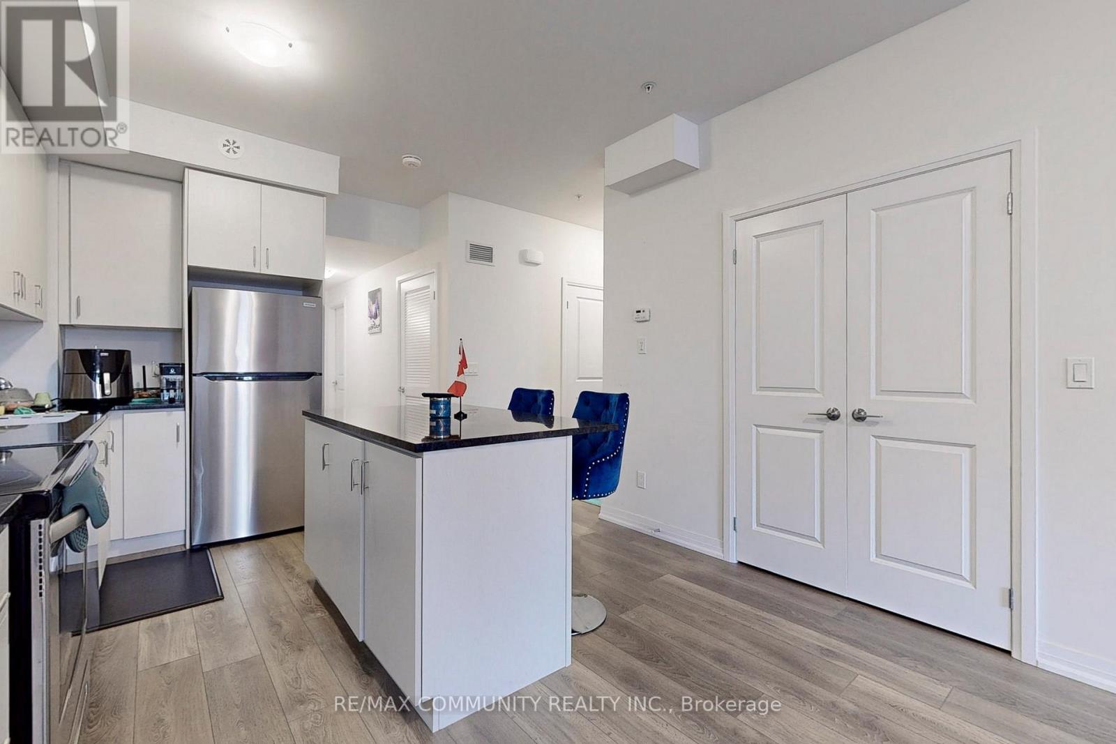 #201 -2635 WILLIAM JACKSON DR, #201