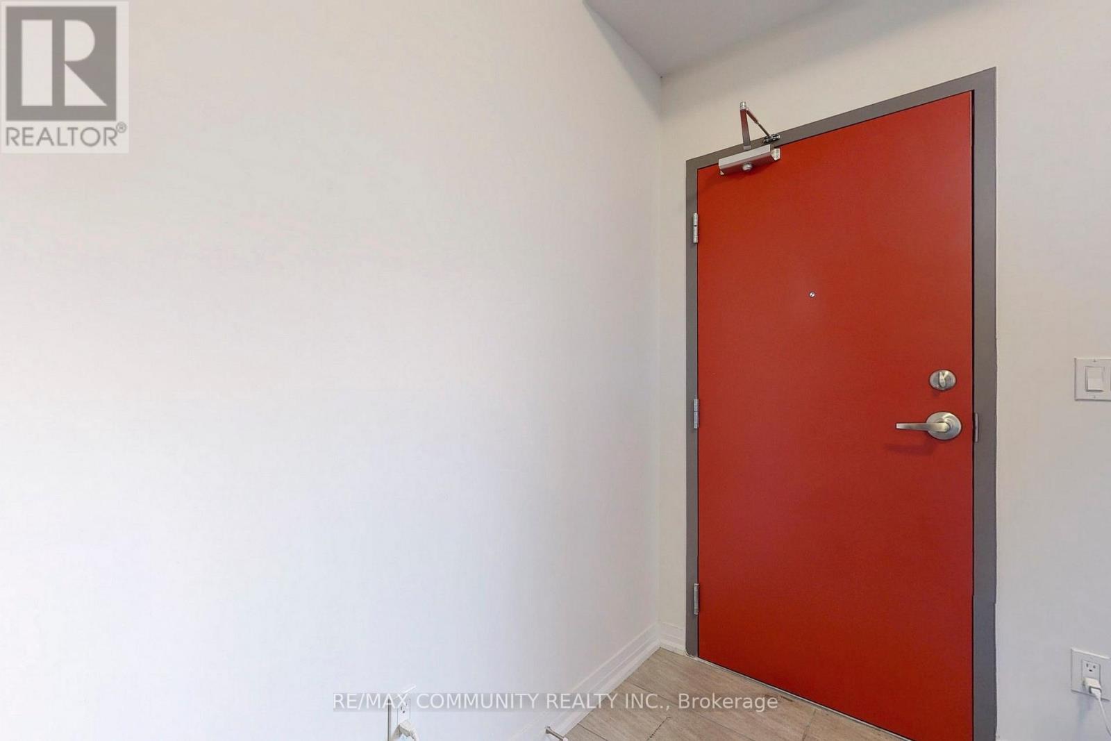#201 -2635 WILLIAM JACKSON DR, #201