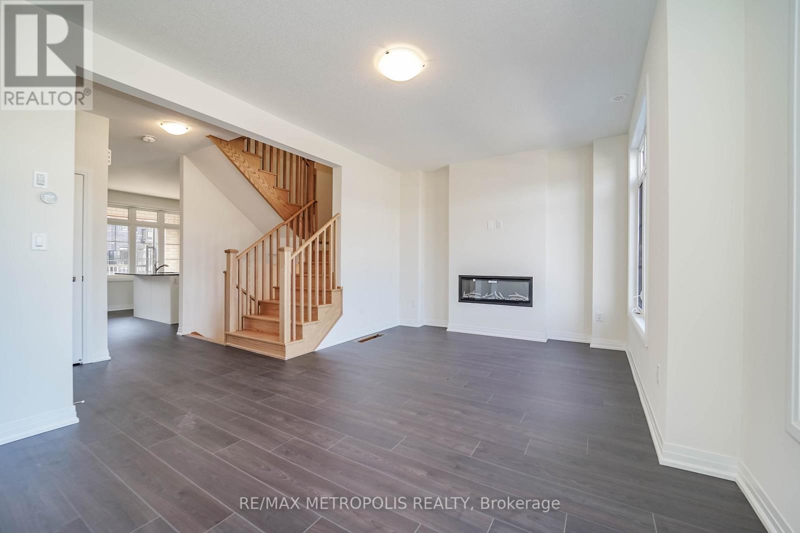 2724 PETER MATTHEWS DR