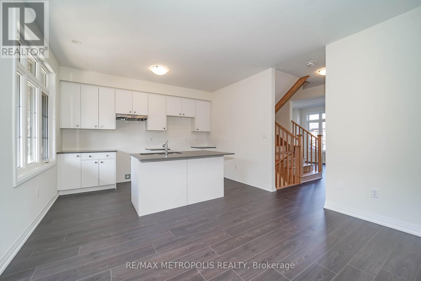 2724 PETER MATTHEWS DR