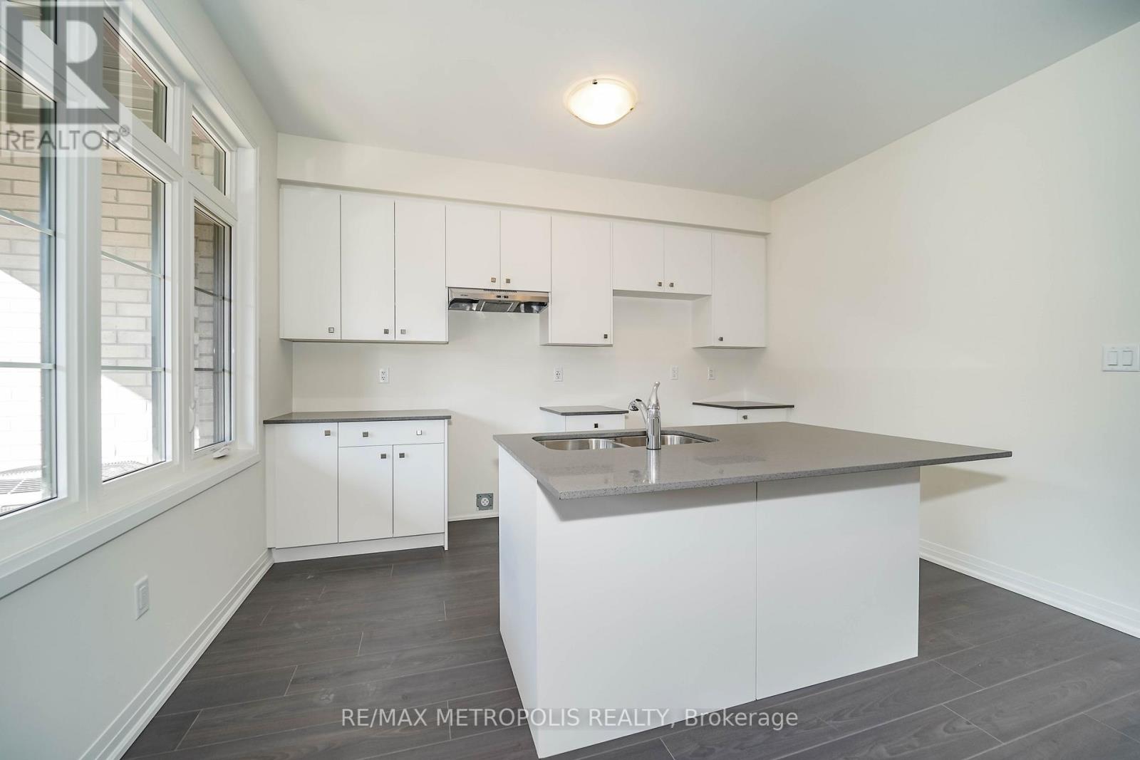 2724 PETER MATTHEWS DR