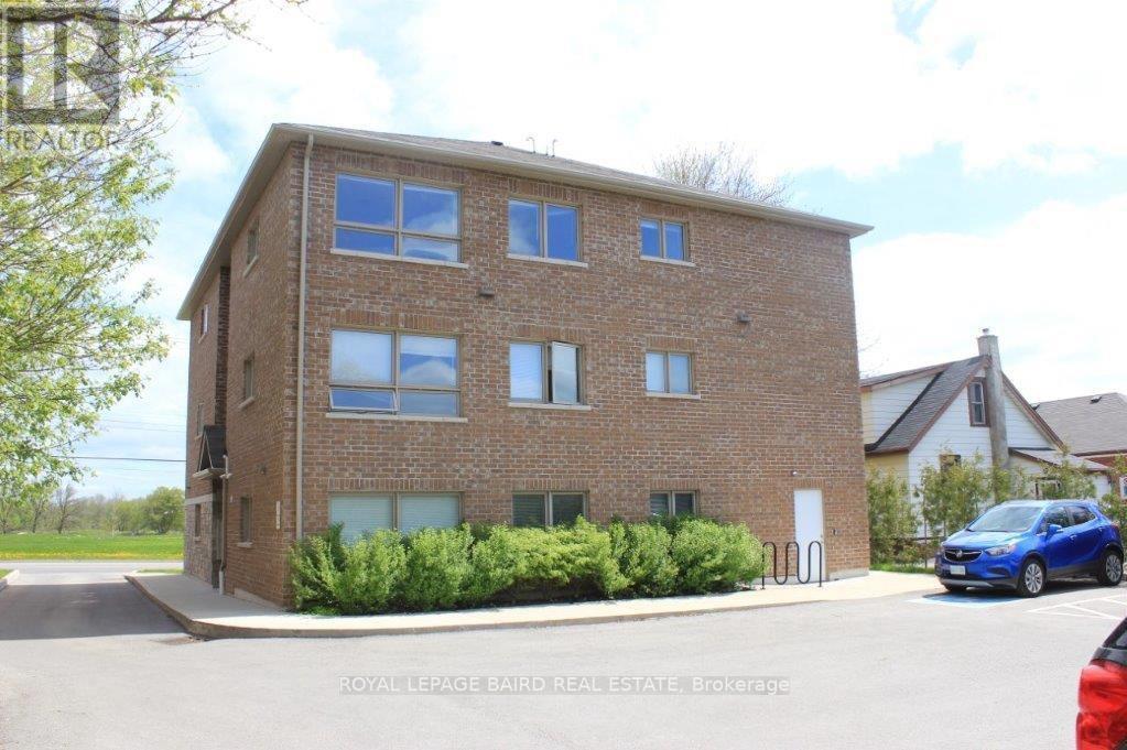 #1 -1418 SIMCOE ST S, #1