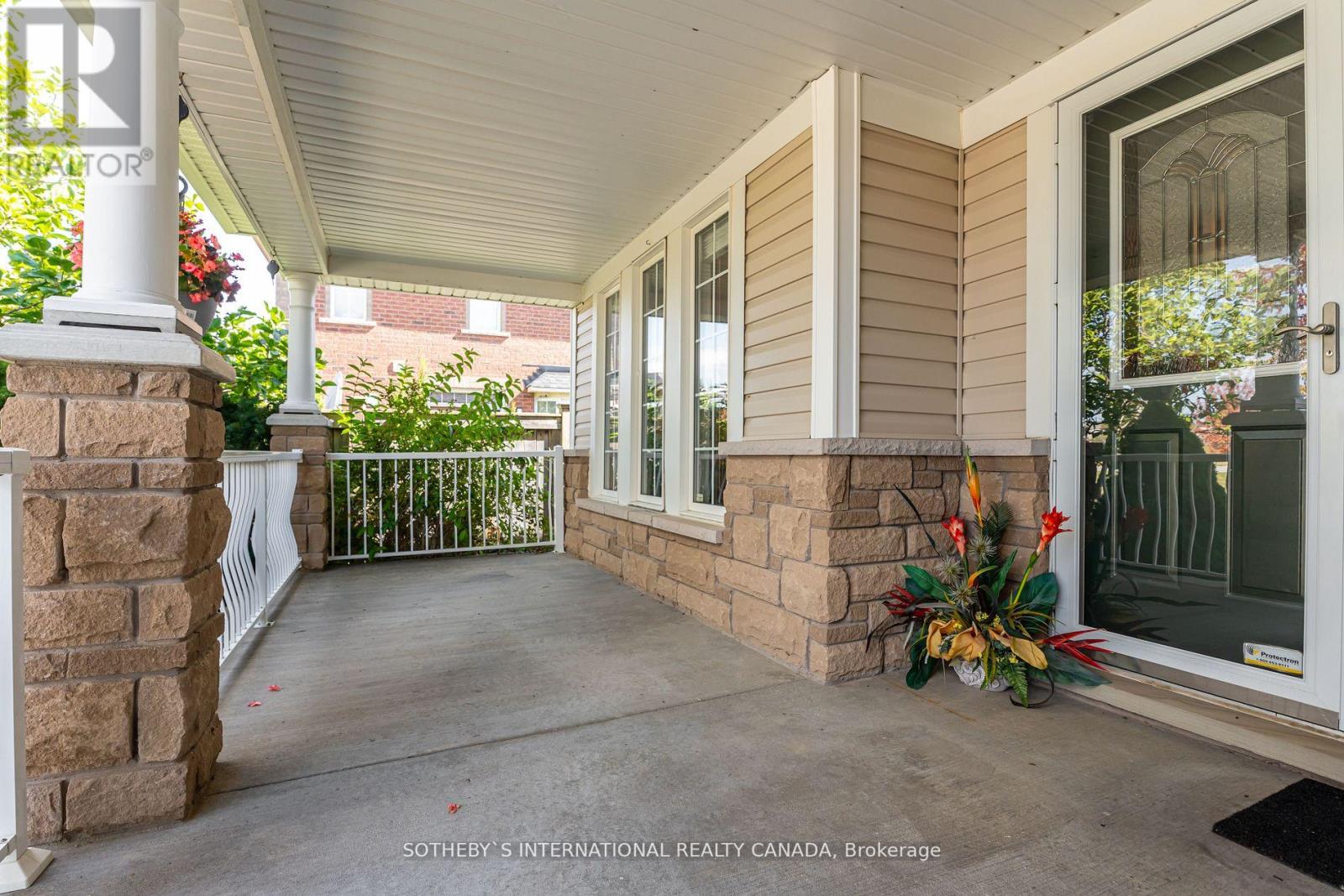 181 CARNWITH DR W