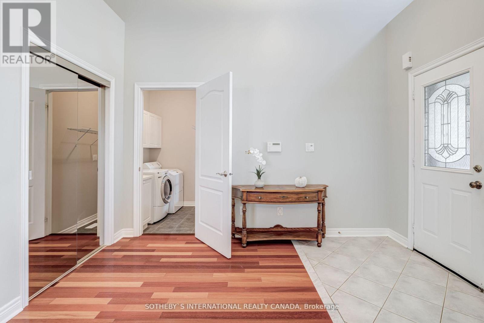 181 CARNWITH DR W