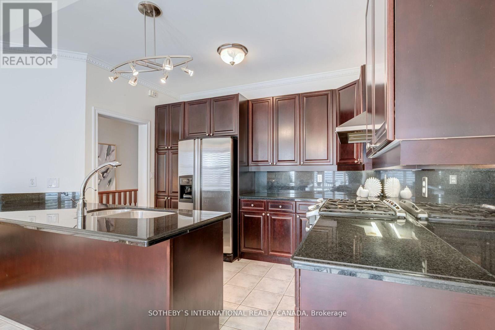 181 CARNWITH DR W