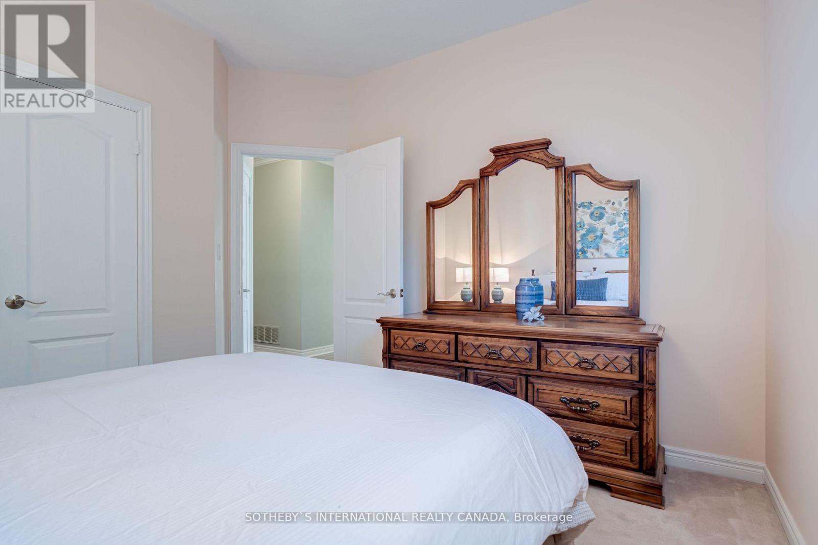 181 CARNWITH DR W