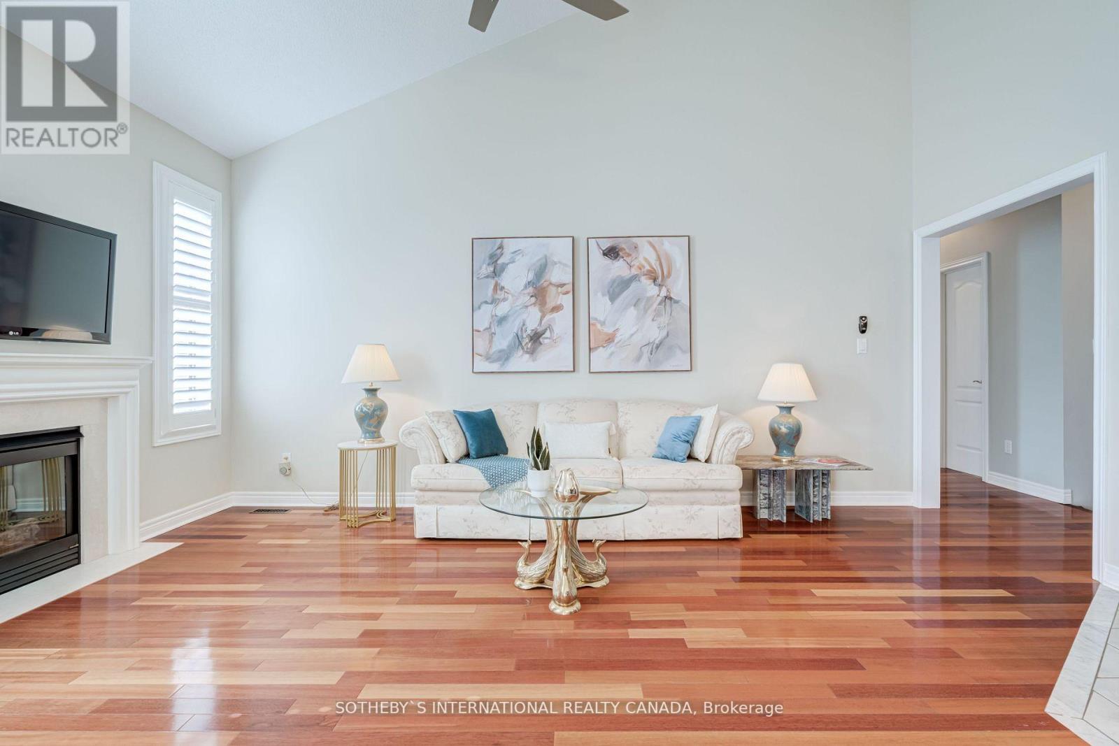 181 CARNWITH DR W