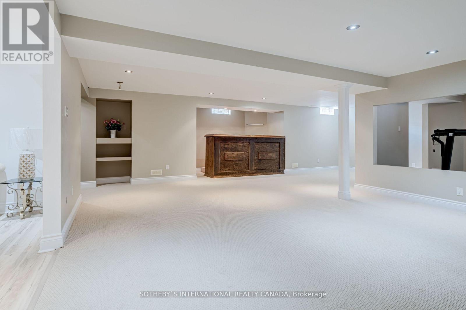 181 CARNWITH DR W