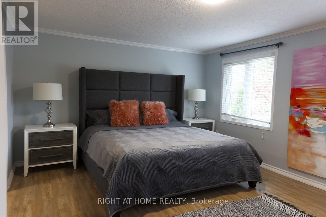 591 DUNROBIN CRT N