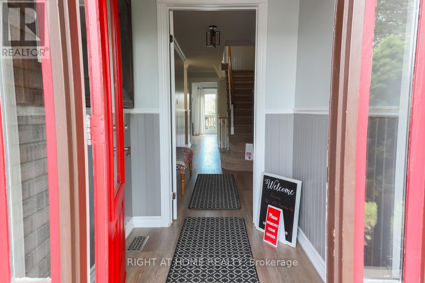 591 DUNROBIN CRT N