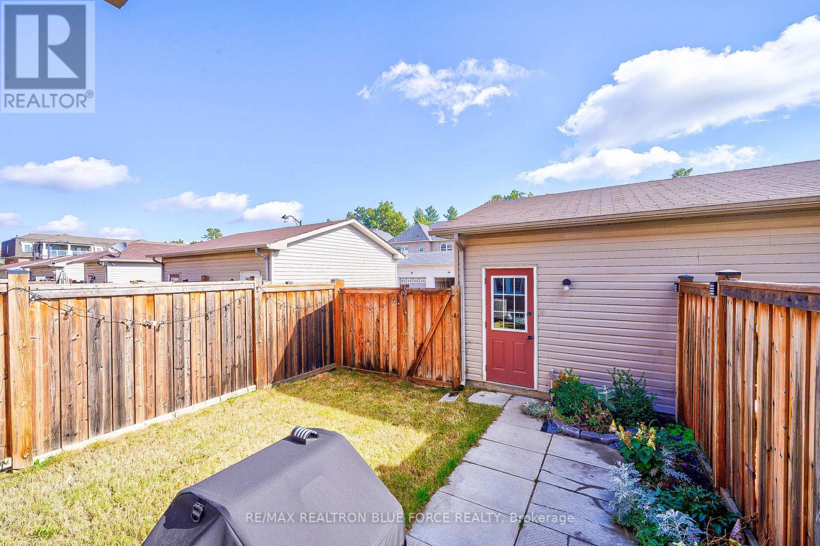 2557 CANADIAN ST