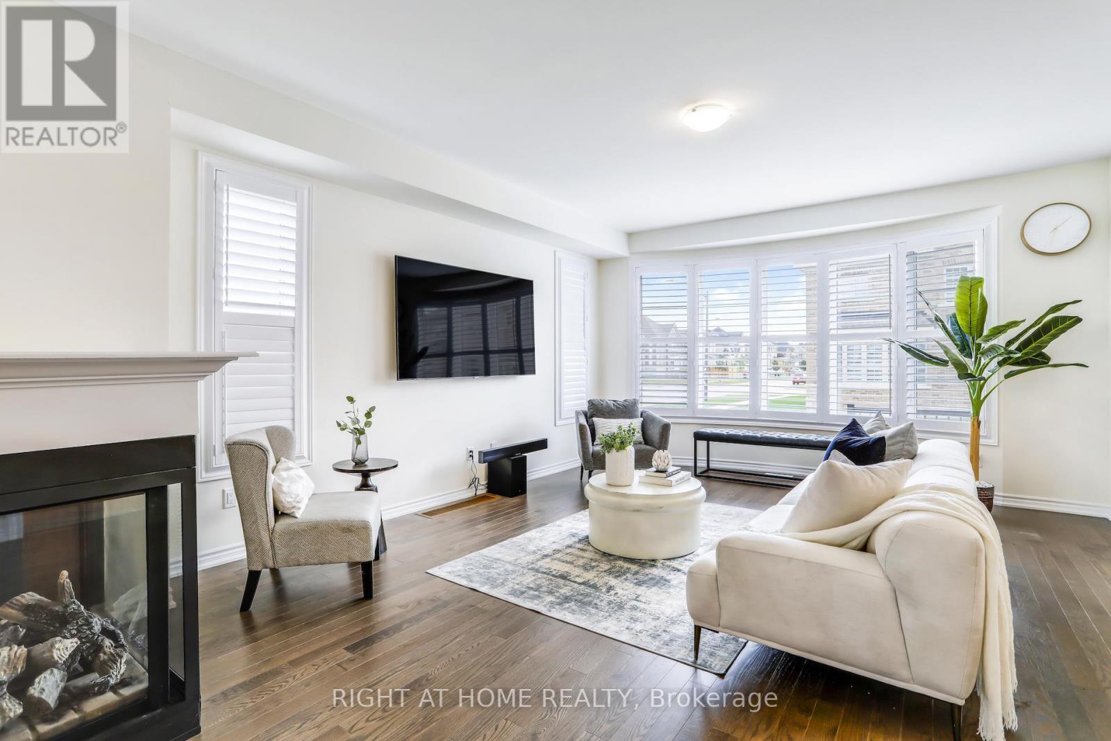 1 NORTHERN BREEZE CRES