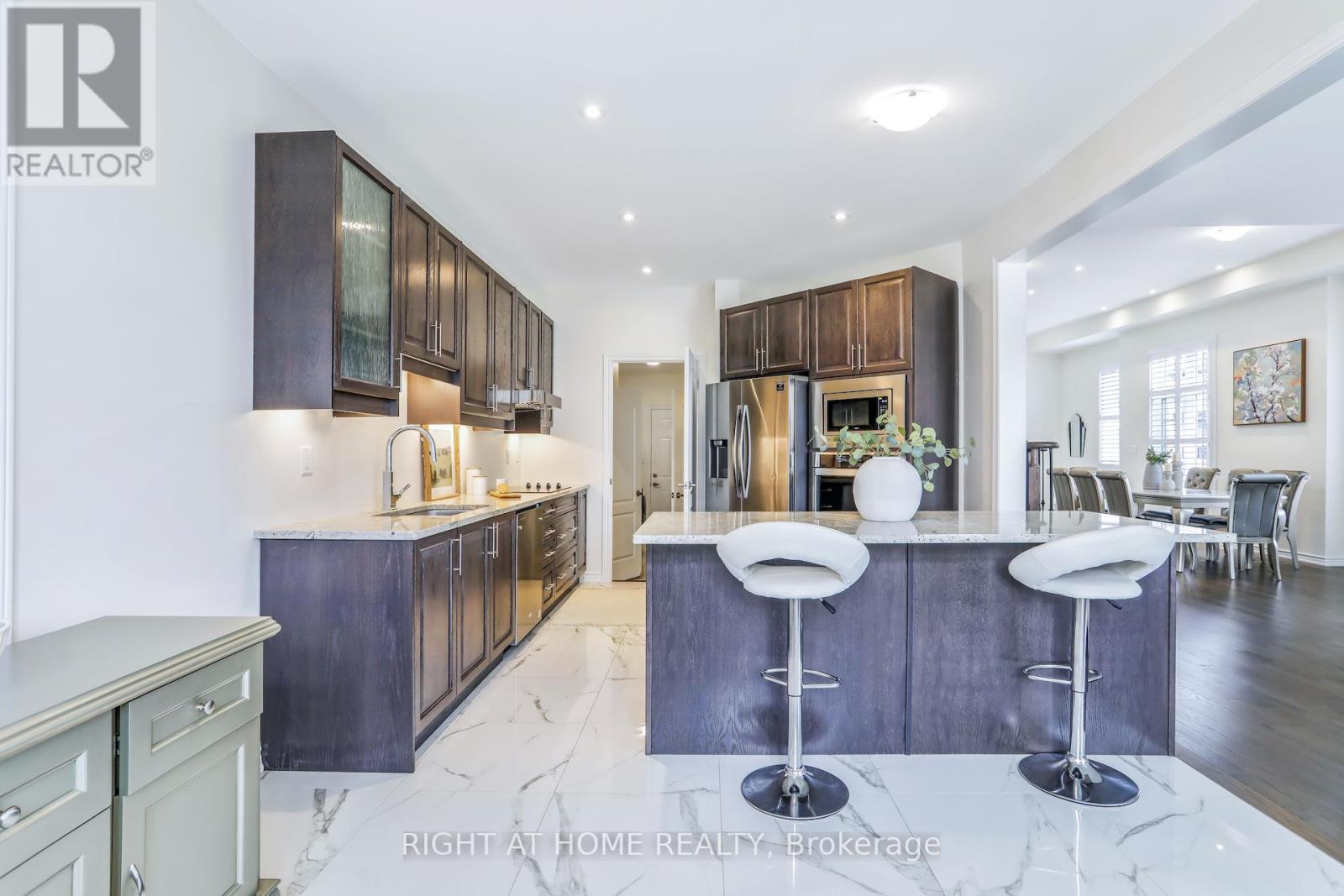 1 NORTHERN BREEZE CRES