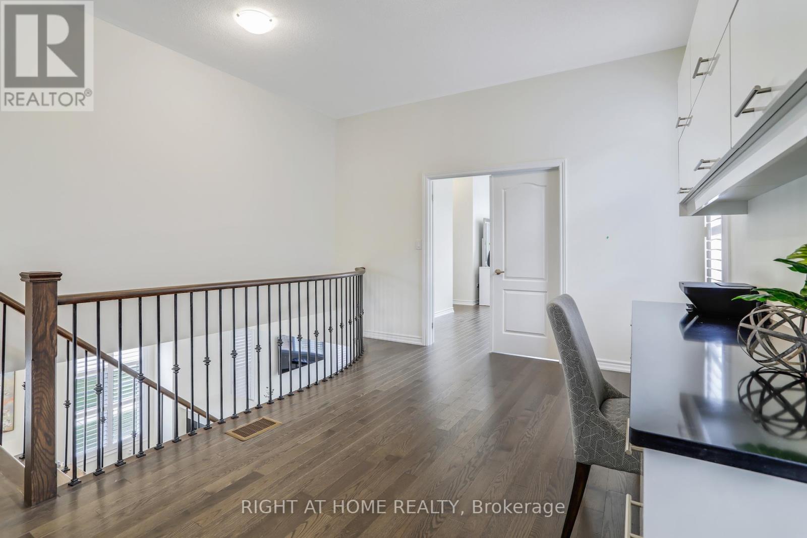 1 NORTHERN BREEZE CRES