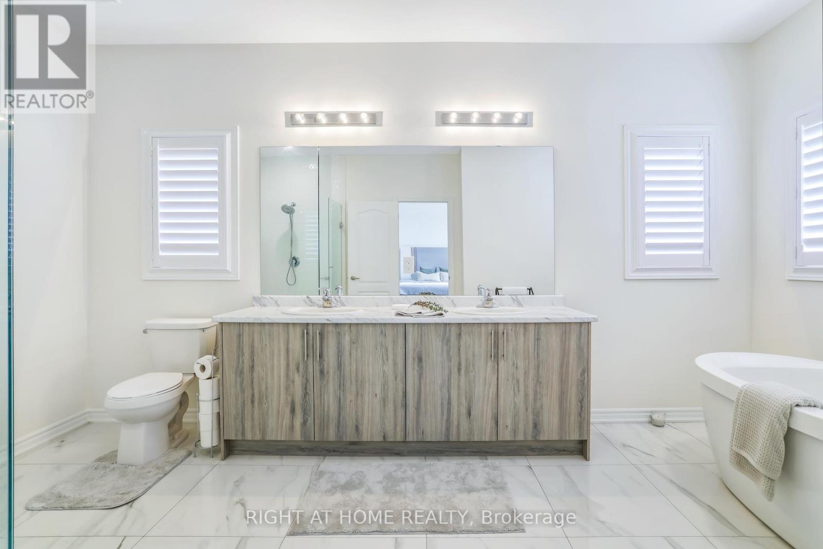 1 NORTHERN BREEZE CRES