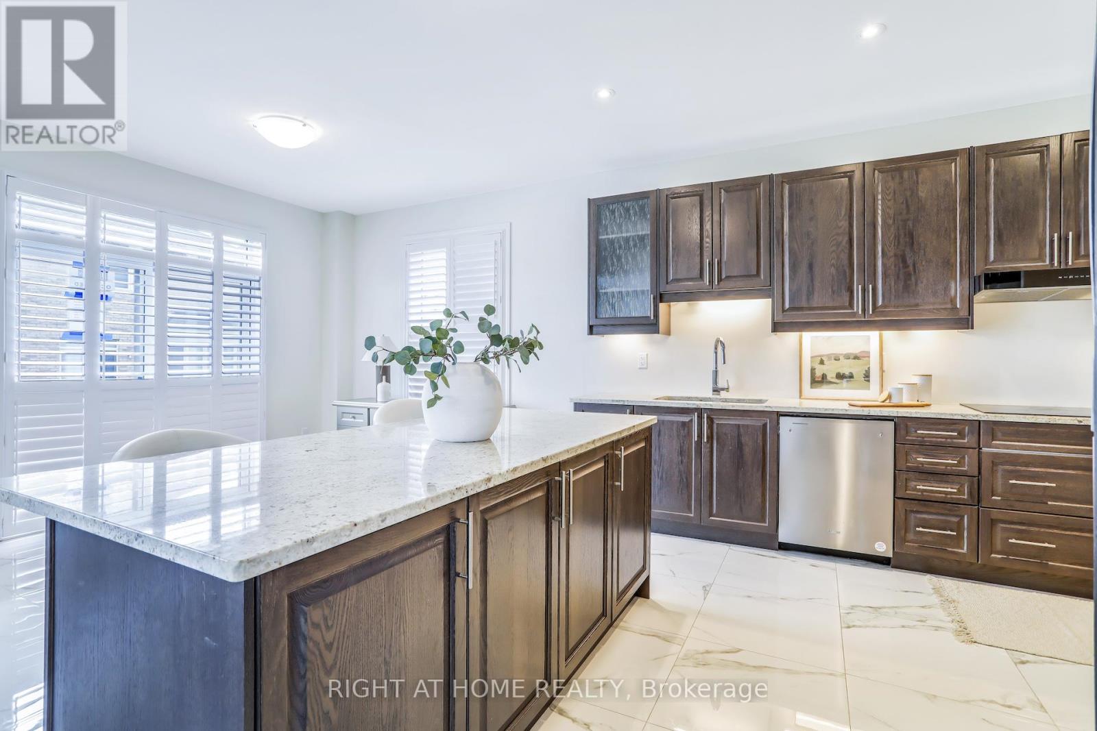 1 NORTHERN BREEZE CRES