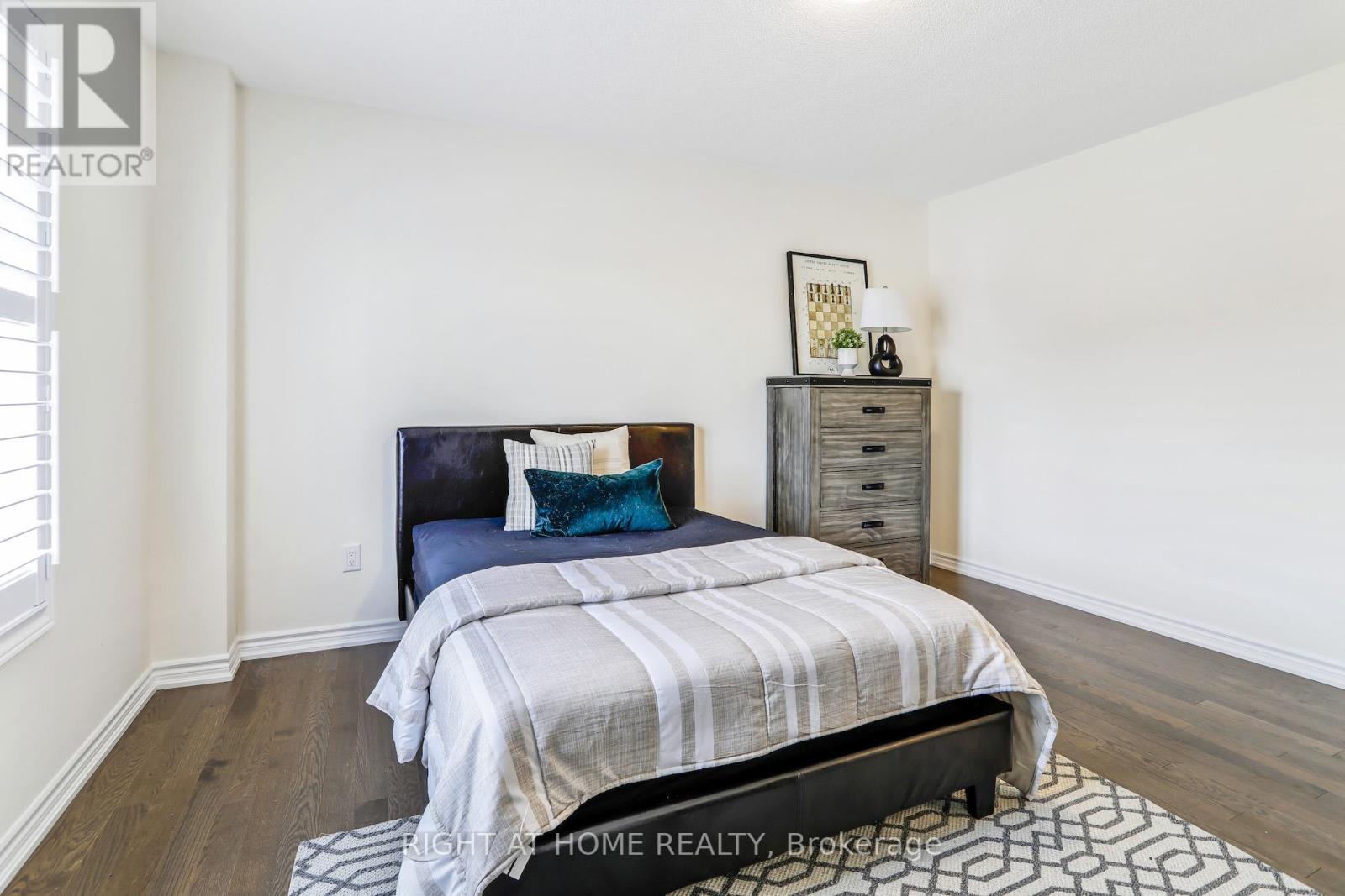 1 NORTHERN BREEZE CRES